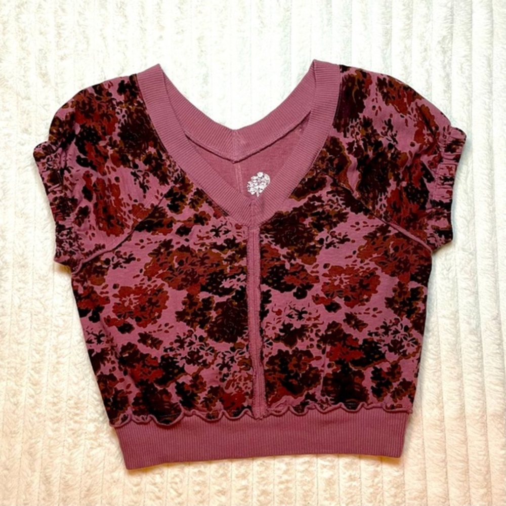 Pilcro Anthropologie Floral Short Sleeve‎ Sweatshirt Top
V Neck Size Small